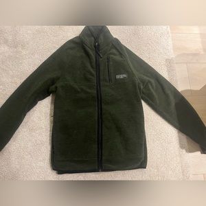 Cozy dark green fleece. Barely worn just doesn’t fit me anymore